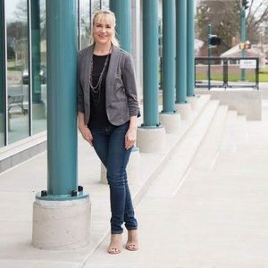 Meet your Posher, Julie